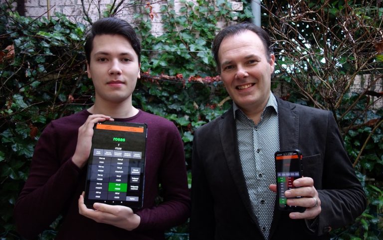 Vader en zoon veroveren app- en playstore met Latijnse naamvallen trainer