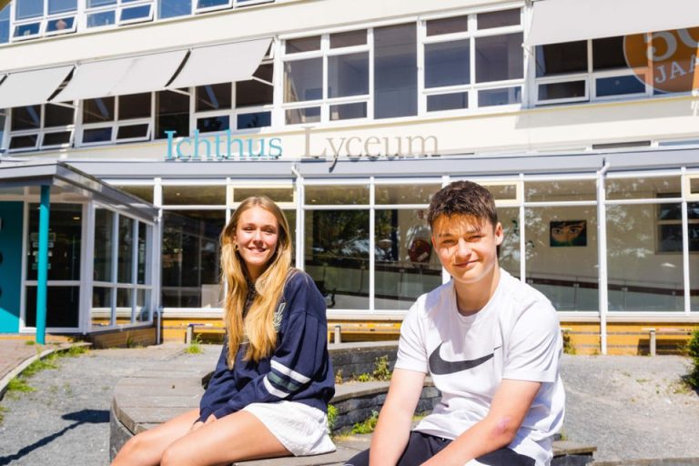 ’Thuis of in de kluis.’ Leerlingen twee schoolweken zonder telefoon.